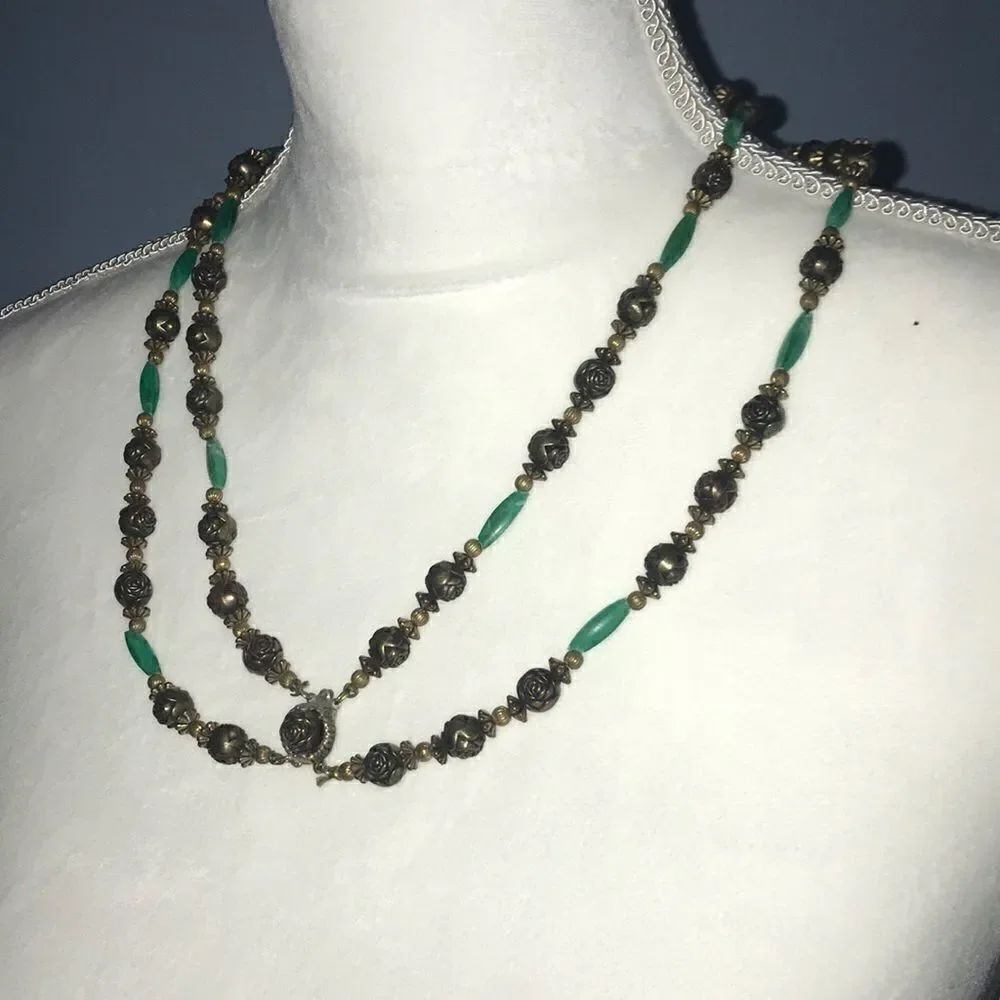Necklace with Green beads and Gold Rose beads!!